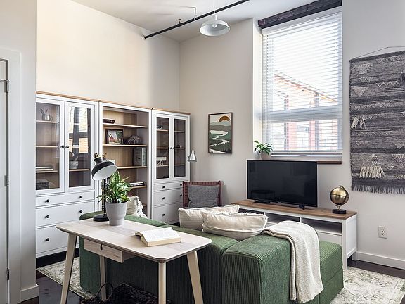 2nd image of 510 S College St #2