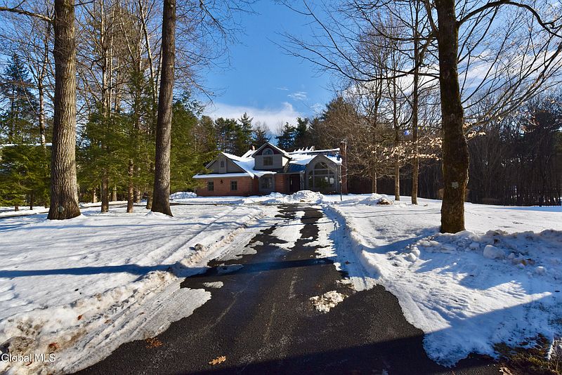 4th image of 52 Sherwood Trail