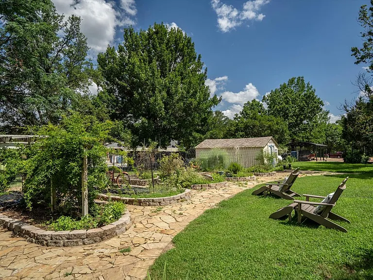 3933 Bordeaux Cir — Photo 27