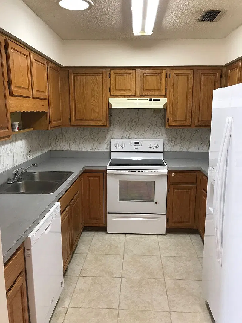 3-bedroom, 2-bathroom spacious singlefamily home located in Jacksonville's growing Westside commu... — Photo 3