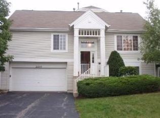2210 Daybreak Dr, Aurora, IL 60503