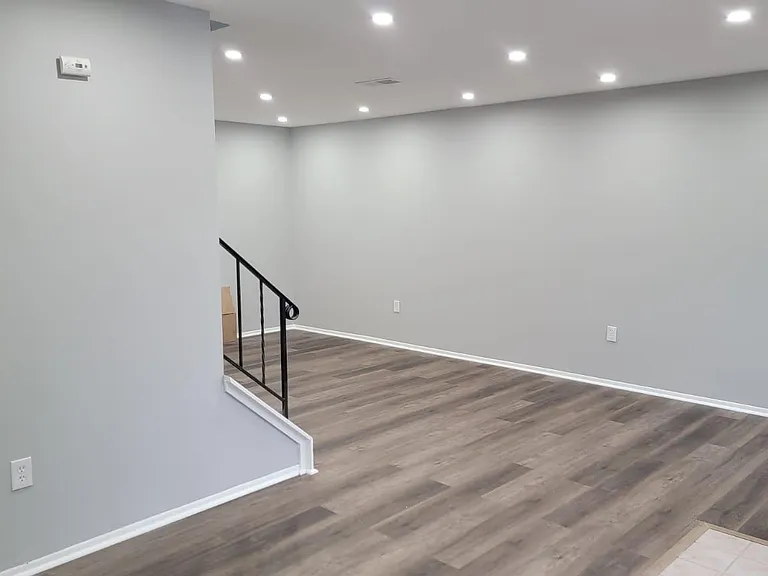 2204 Greenwood Dr — Photo 2