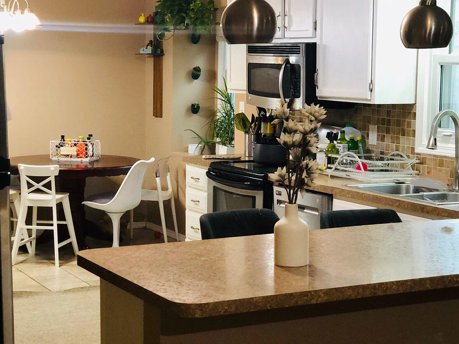 3 bed, 1802 sqft, $2,450 — Photo 4