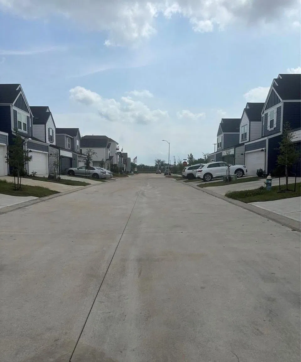 4 bed, 2.5 bath, 1780 sqft, $2,300 — Photo 2