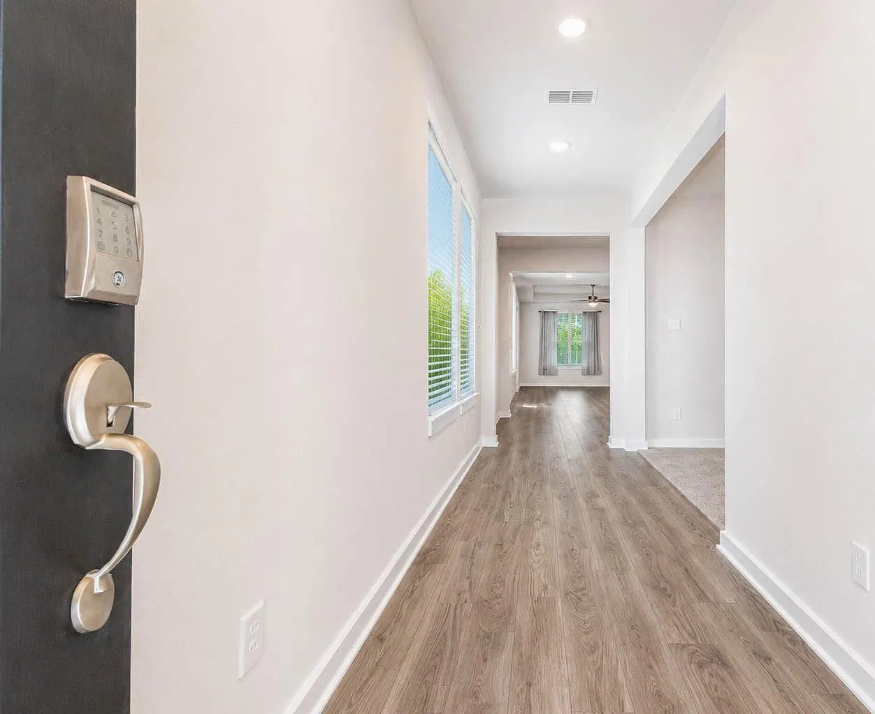 3 bed, 2.0 bath, 1695 sqft, $2,150 — Photo 3
