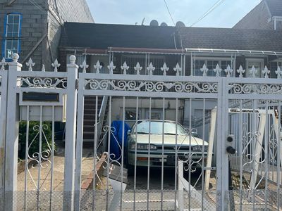 828 Hendrix St, Brooklyn, NY, 11207