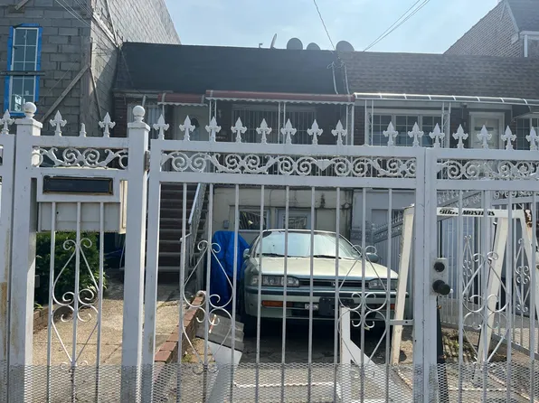 828 Hendrix St, Brooklyn, NY 11207