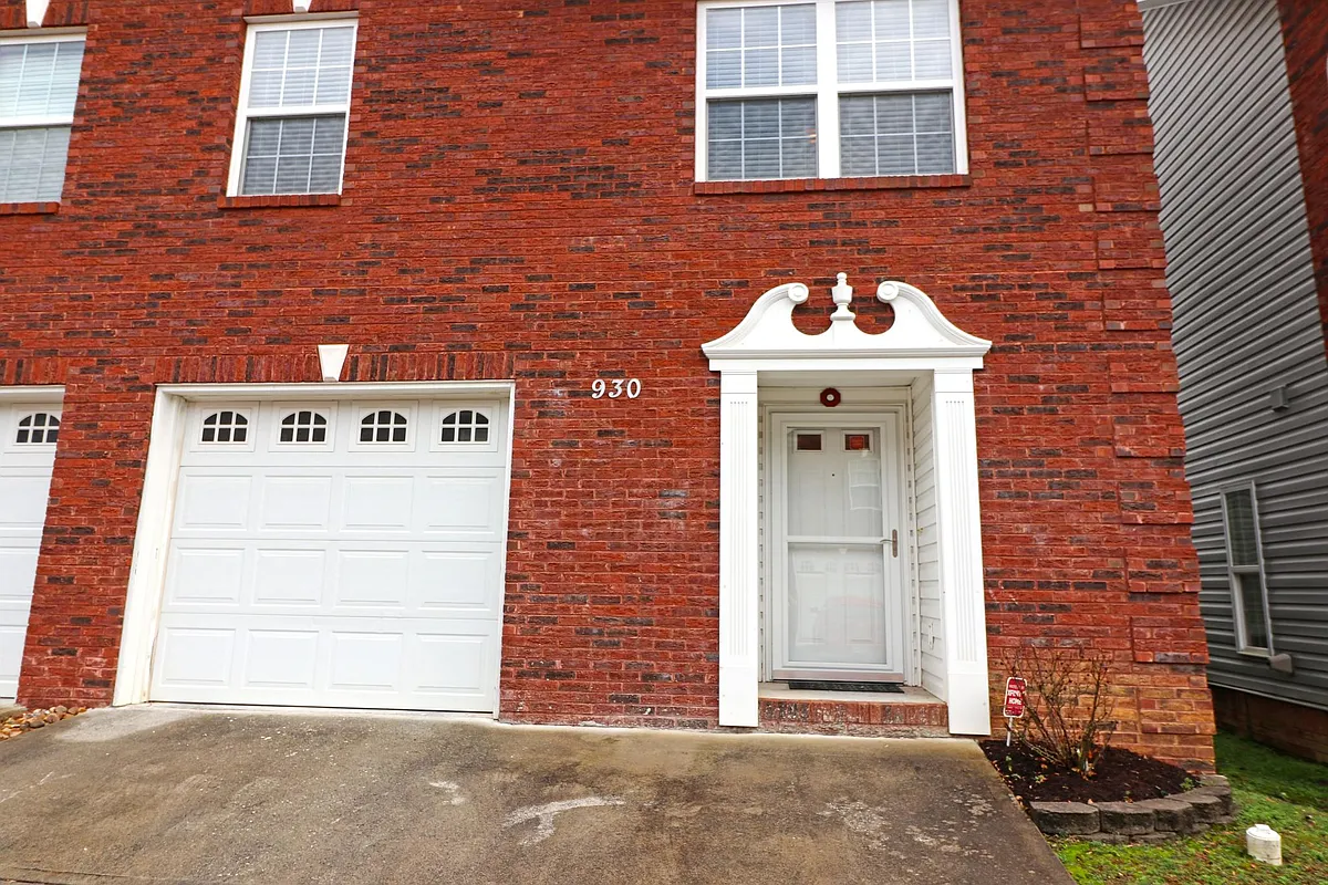 Building Photo - 930 Blue Spruce Way