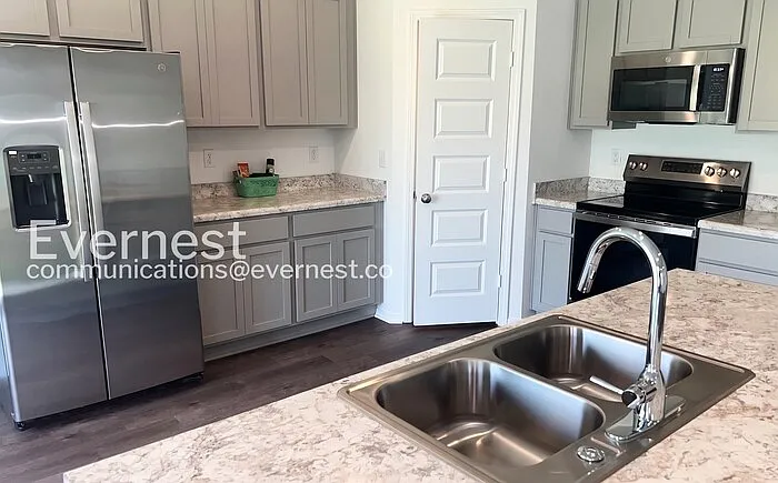 6680 Hollywood Ave — Photo 5