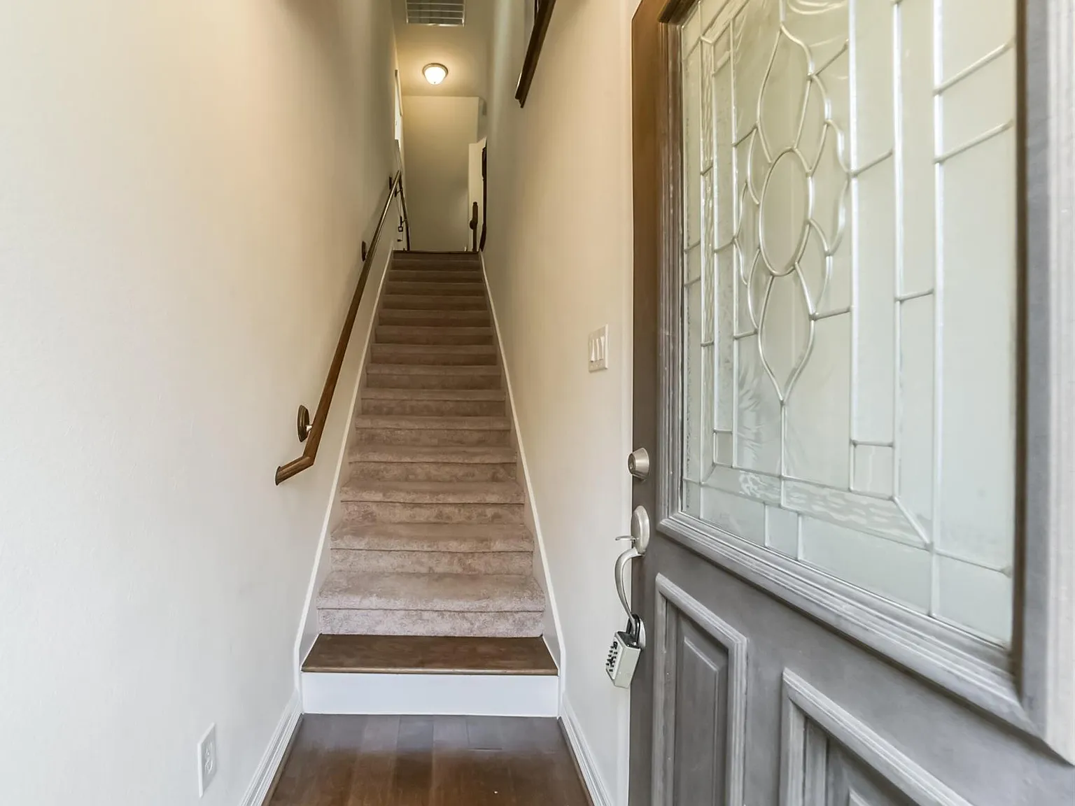 3 bed, 3.5 bath, 2262 sqft, $2,995 — Photo 3