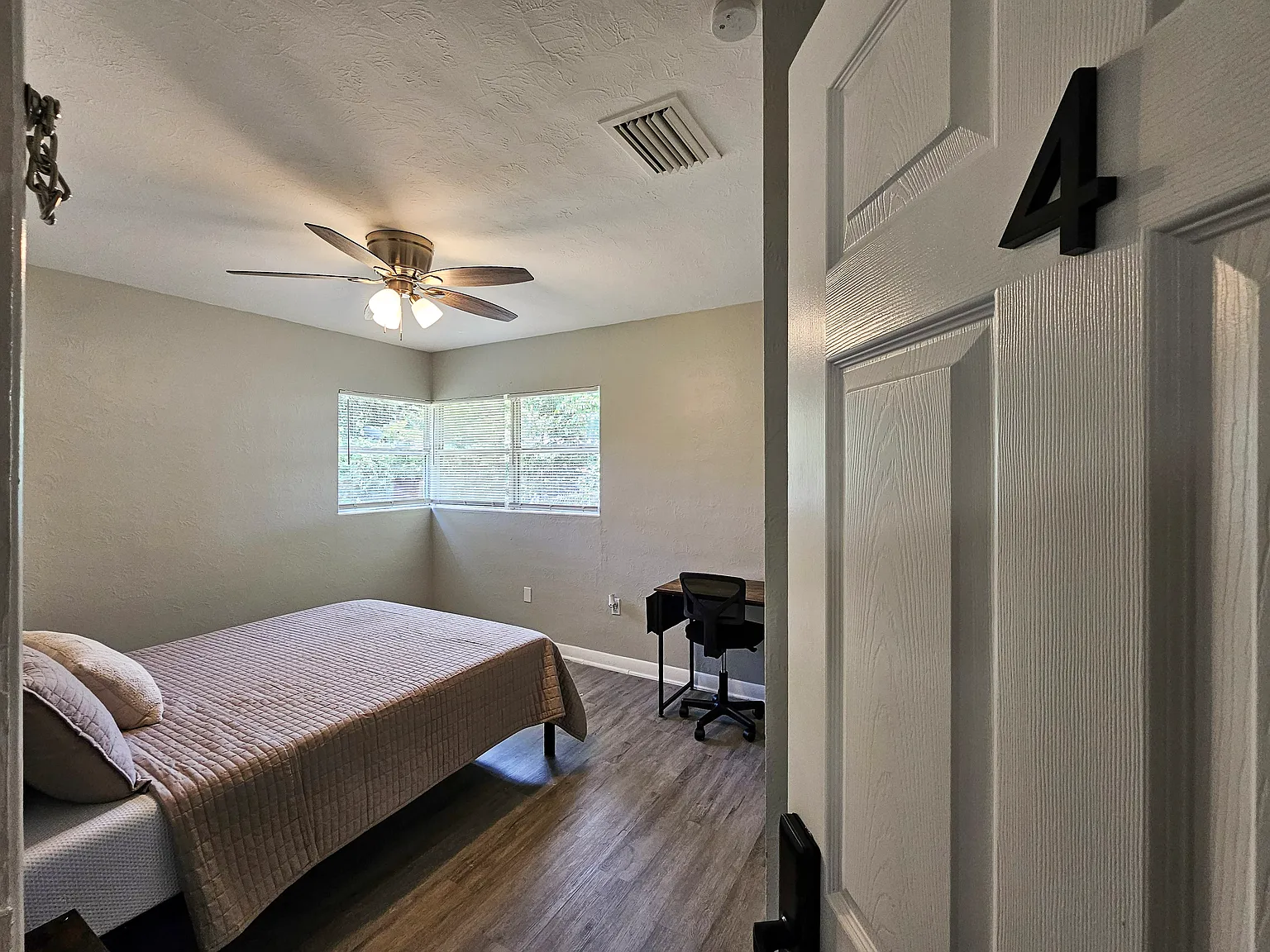 4 bed, 2.0 bath, 1482 sqft, $776 — Photo 1