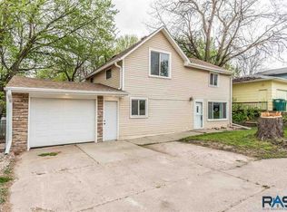 213 S 1st Ave, Brandon, SD 57005