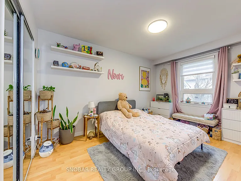 52 Decarie Cir — Photo 13