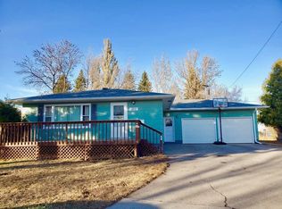 1211 6th St NE, Devils Lake, ND 58301