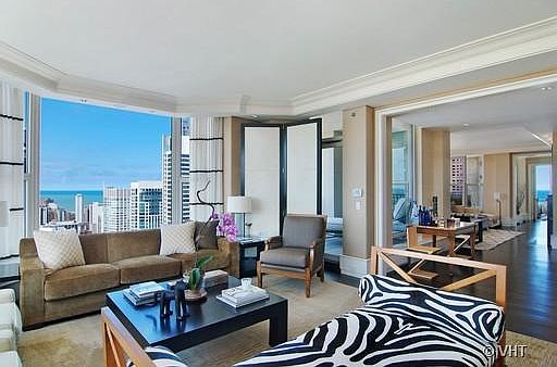 4th image of 25 E Superior St #Penthouse 4700