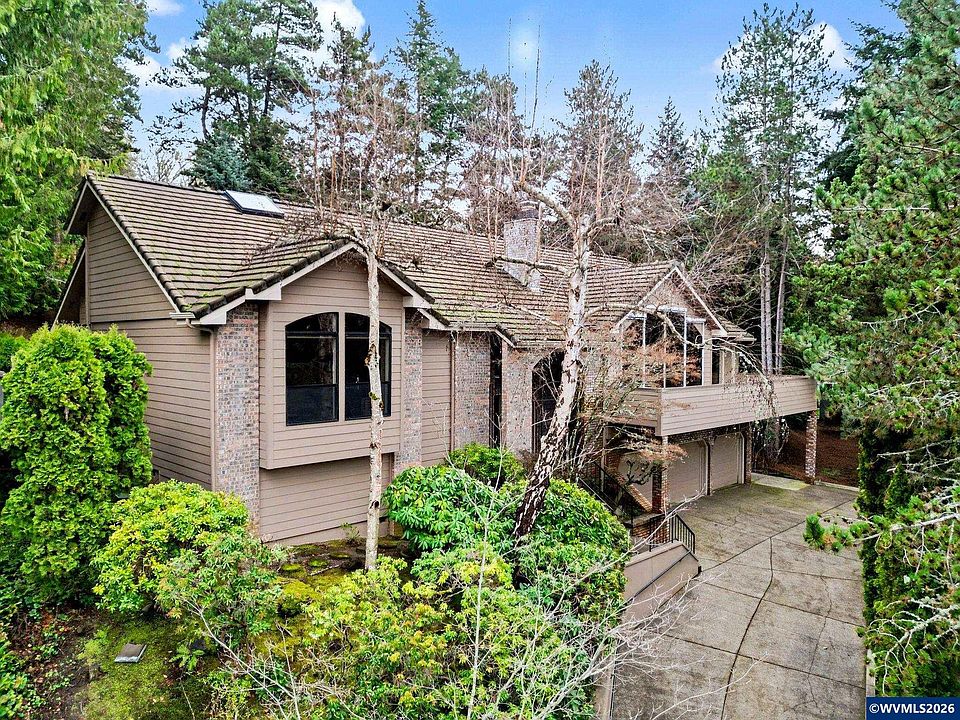 1st image of 3060 Camellia Dr S