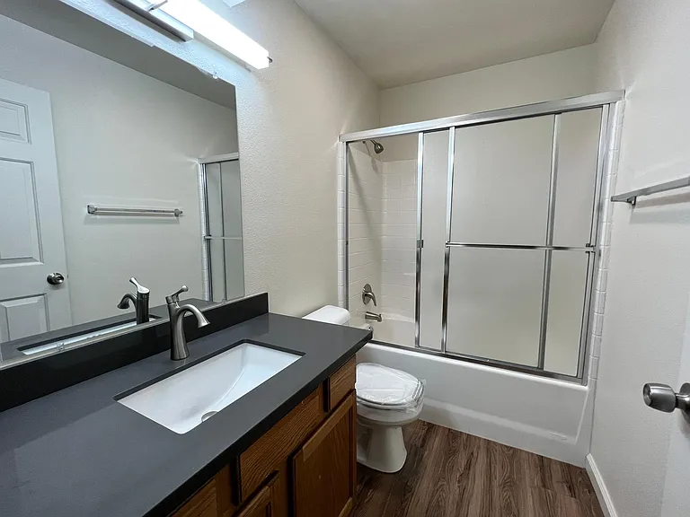 842 E Dana St — Photo 9