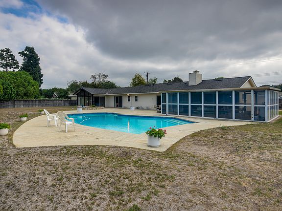 3rd image of 4757 Sugarhill Dr