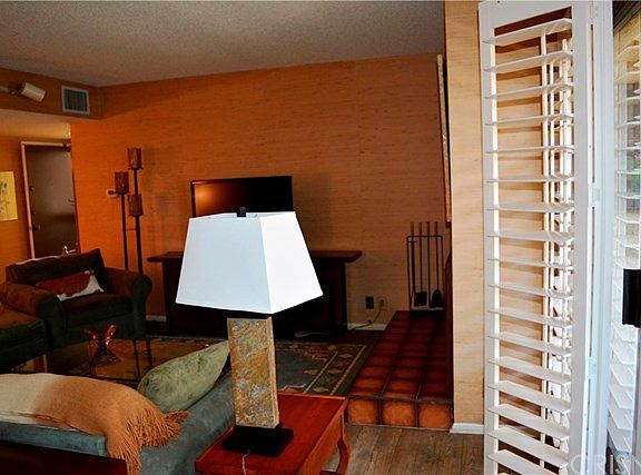 4th image of 16022 Moorpark St APT 302