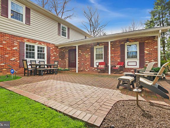 3rd image of 3233 Betsy Ln