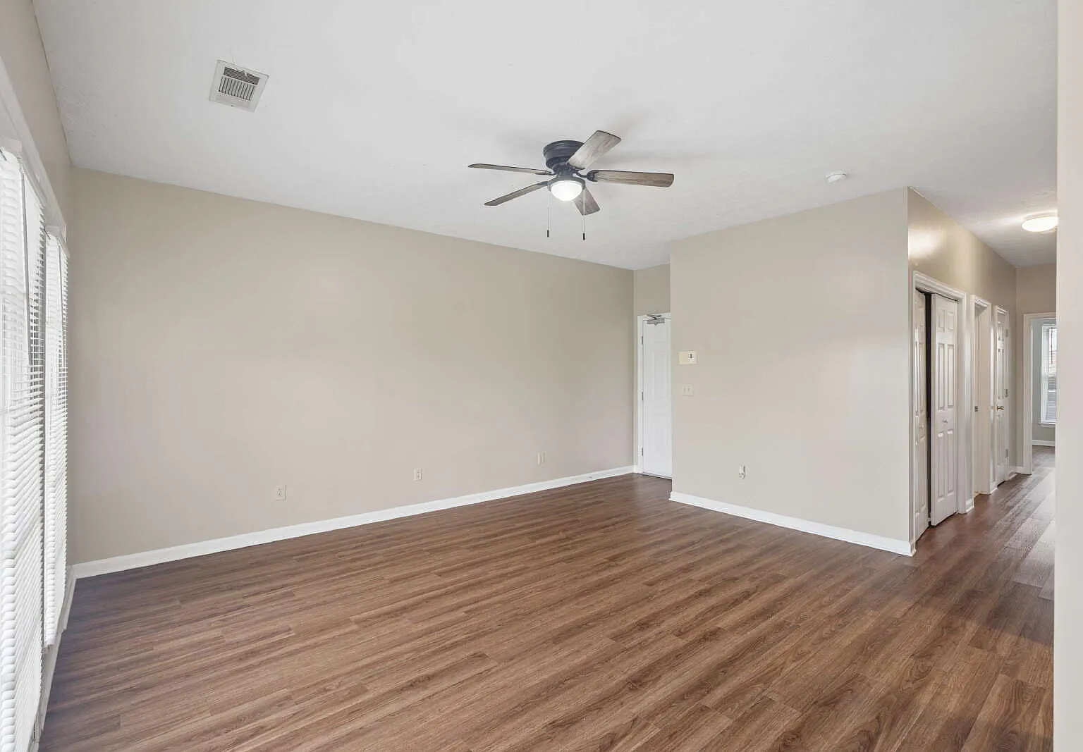2 bed, 2.0 bath, 1139 sqft, $1,579 — Photo 2