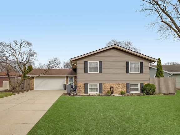 4th image of 1029 Fairlane Dr