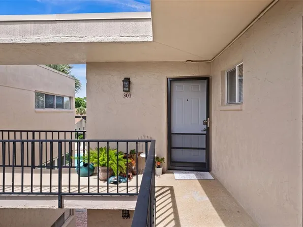 2763 Woodgate Ln APT 301, Sarasota, FL 34231