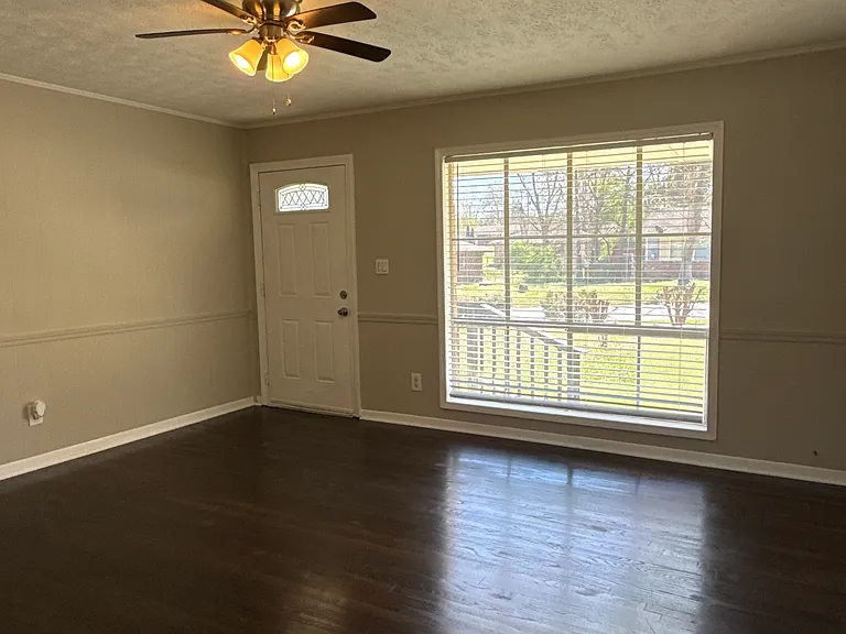850 King Rd — Photo 5