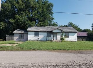 406 W Apache St, Lindsay, OK 73052