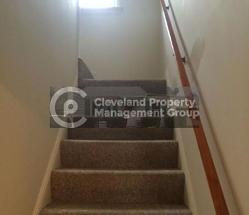 4th image of 18809 Parkmount Ave