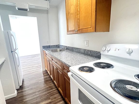 4th image of 600 NW South River Dr #402