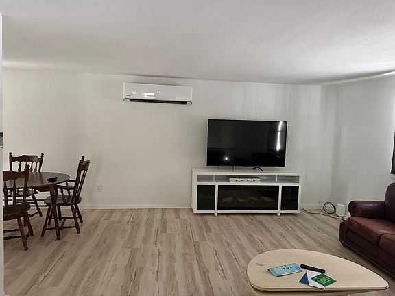 3rd image of 237 Grantwood Dr #4