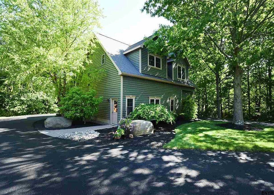 1st image of 8 Skipperhill Ln