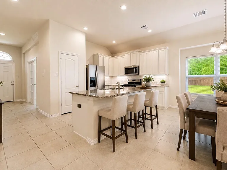 604 Linnwood Dr W — Photo 5