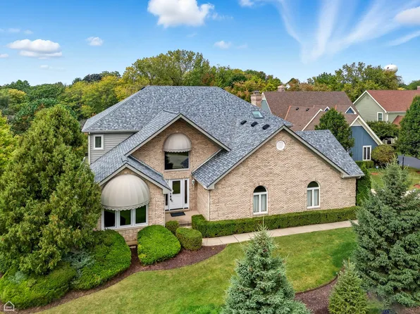 7625 Loch Glen Dr, Crystal Lake, IL 60014