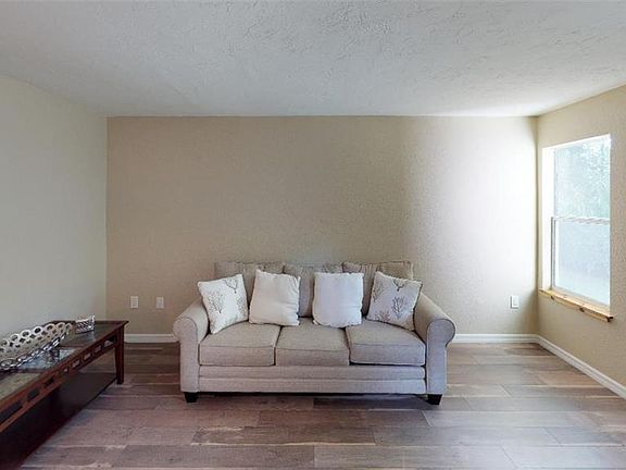 4th image of 14102 Sandalwood Dr
