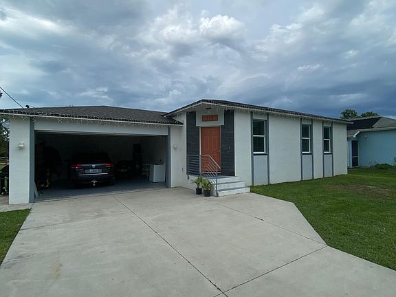 2nd image of 715 Connecticut Ln