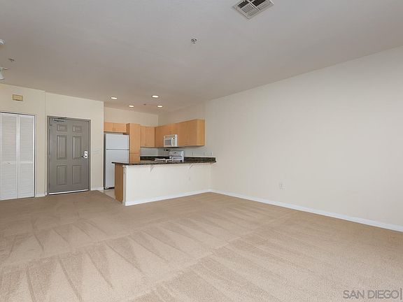 3rd image of 1501 Front St Unit 418