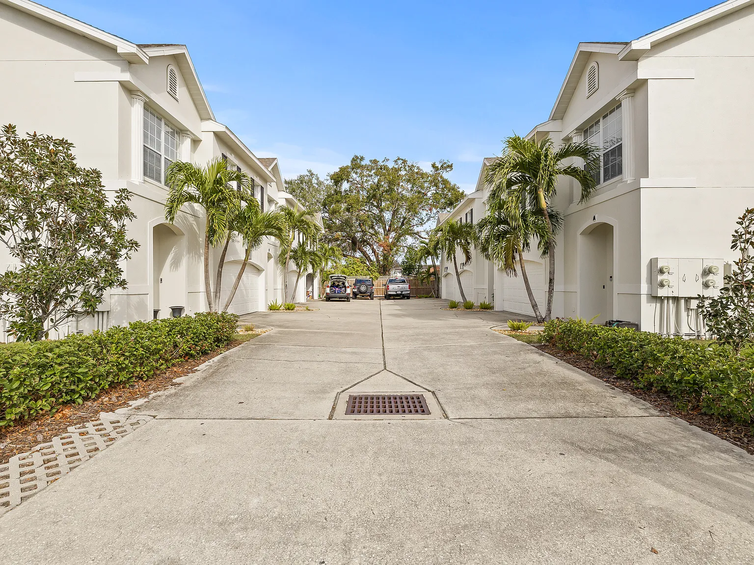 3 bed, 2.5 bath, 1721 sqft, $4,500 — Photo 2