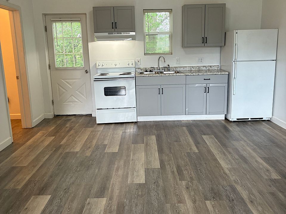 1st image of 202 E Main St #D