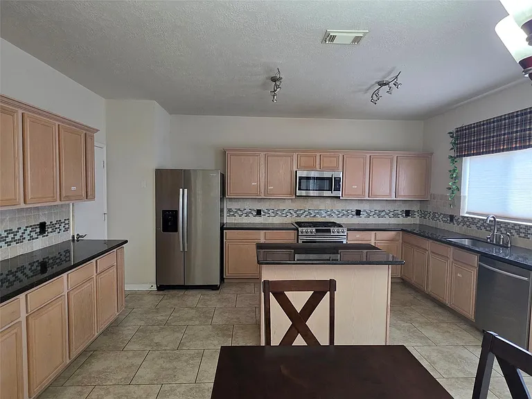 2715 Riverhollow Ln — Photo 16