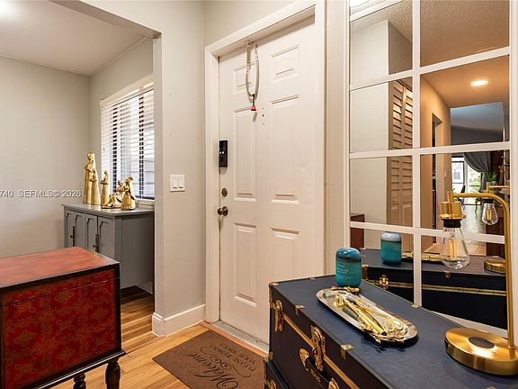 4th image of 459 Lakeview Dr APT 1