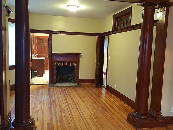 3rd image of 182 Van Duzer St