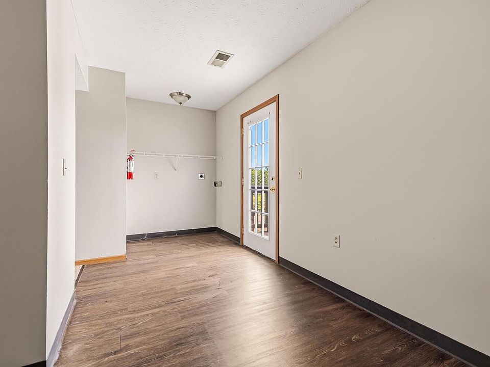 1st image of 331 Grove City Rd APT 205