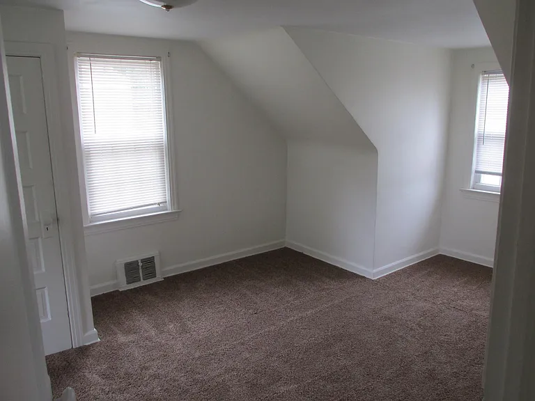 1042 Taggart St NW — Photo 8