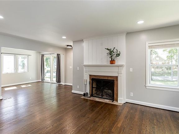 4th image of 724 E 72nd St