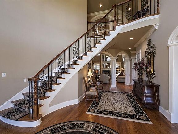 5th image of 9164 Grey Pointe Dr