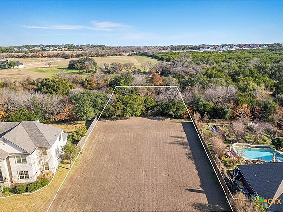 3rd image of 1909 Deerfield Dr