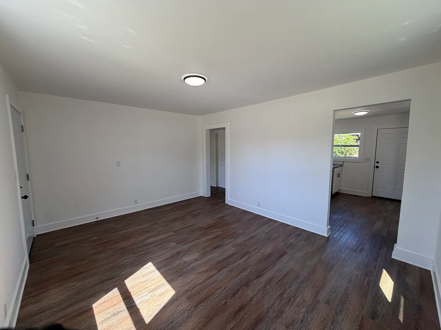 3 bed, 951 sqft, $1,750 — Photo 3