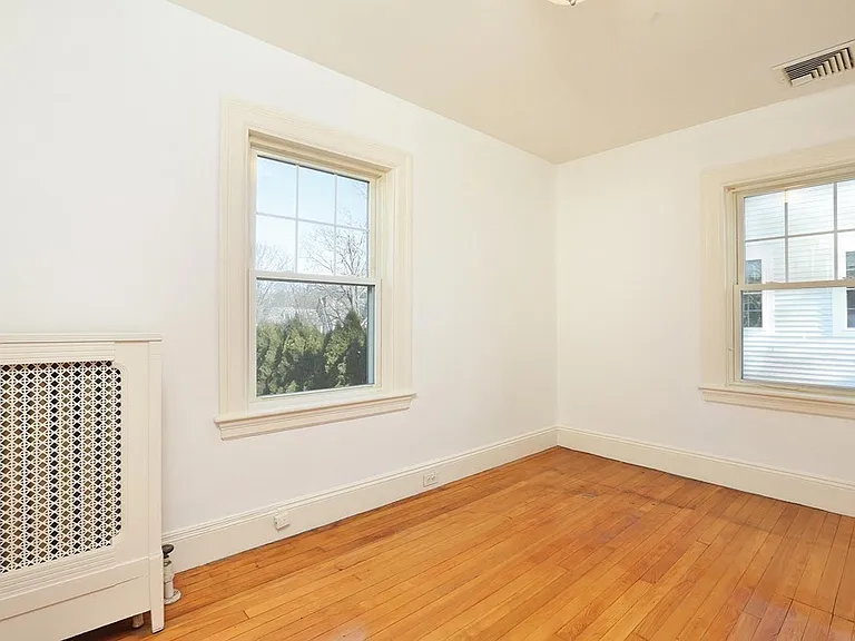 16 Ballard St #1 — Photo 5